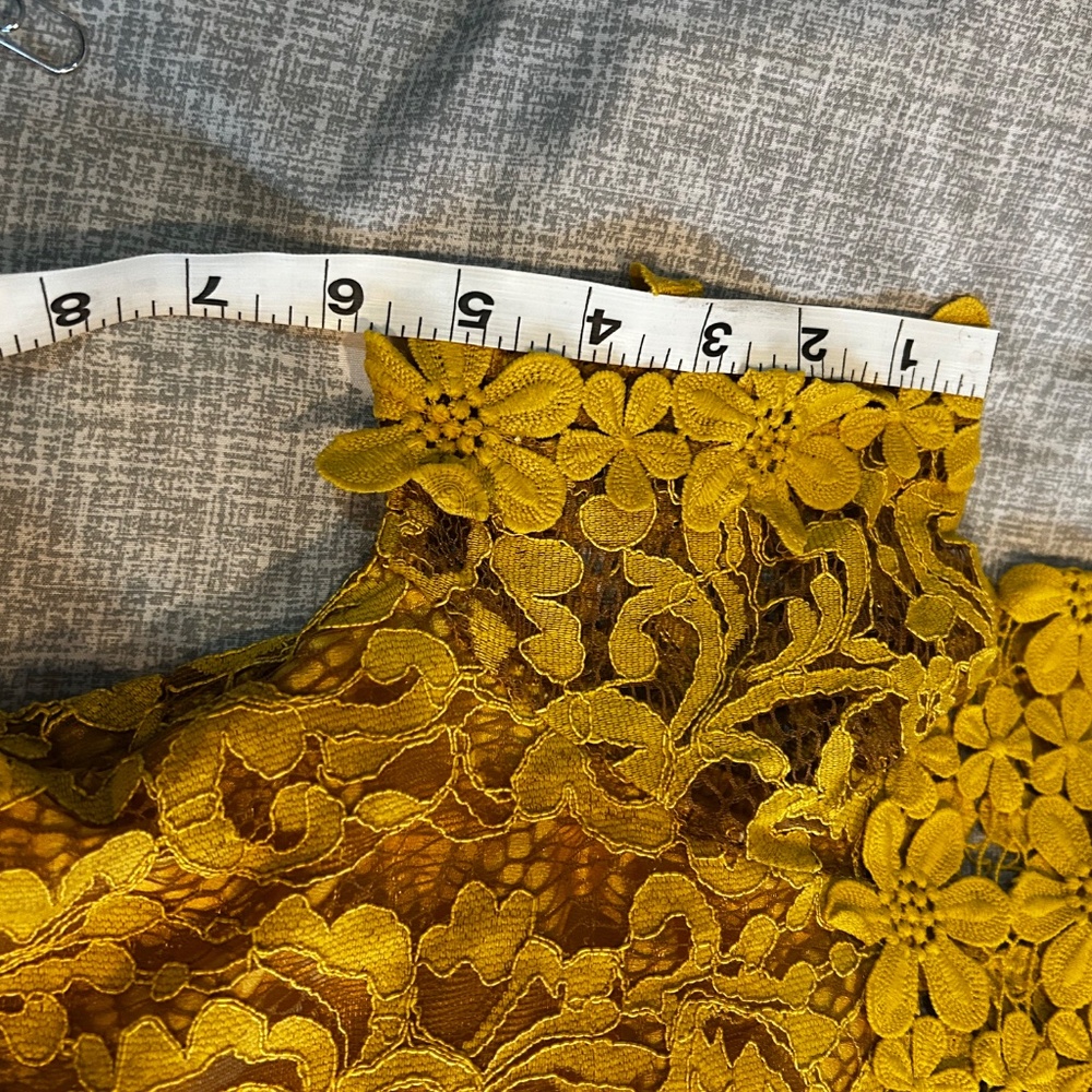 Golden dress - Picture 3 of 7